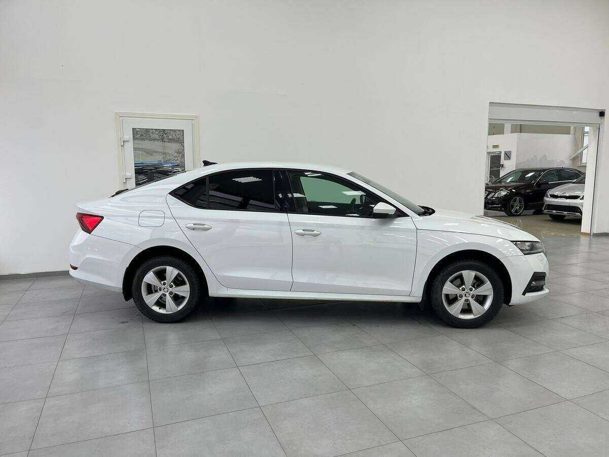 Skoda Octavia, 2021 - фото №4