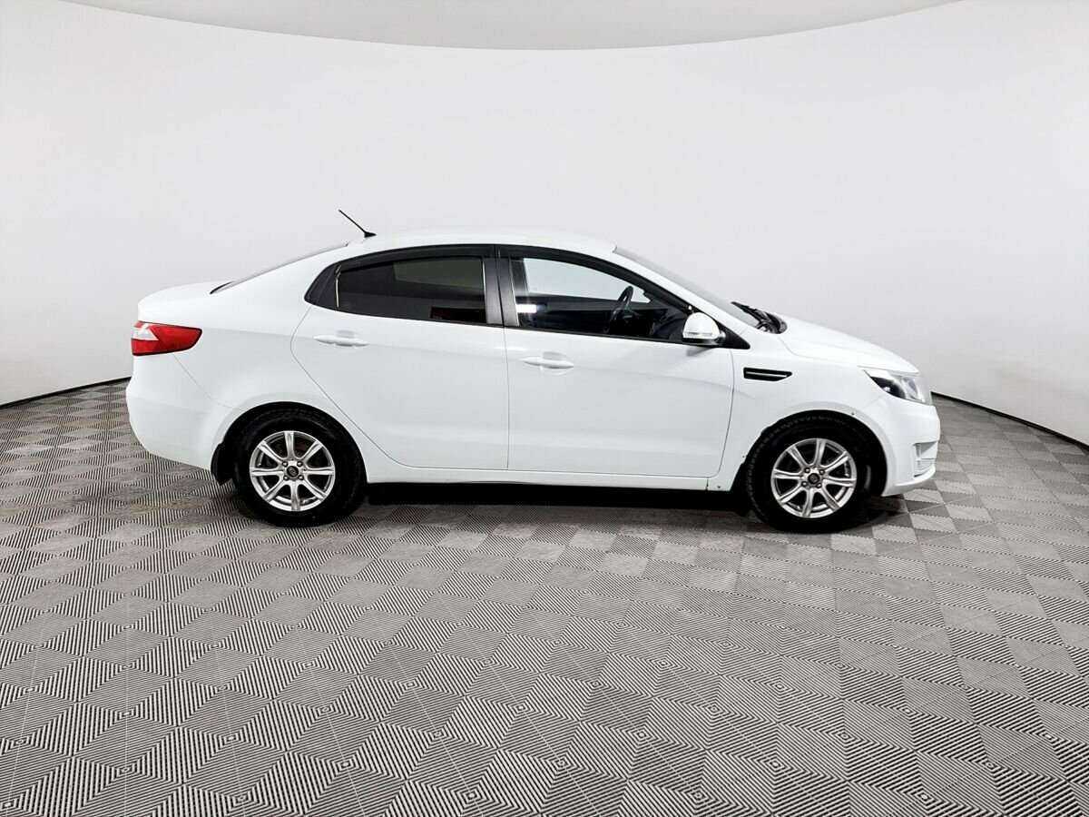 Kia Rio 5-speed, 2013 - фото №4