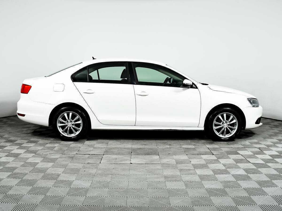 Volkswagen Jetta, 2012 - фото №4