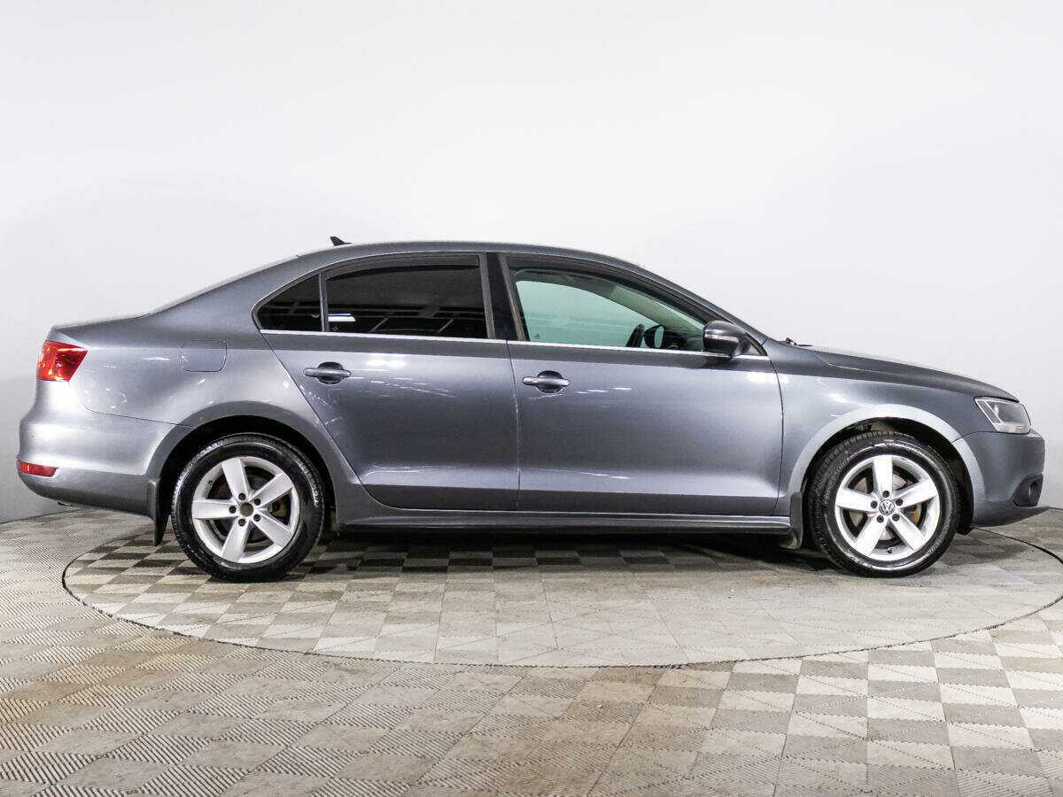 Volkswagen Jetta, 2012 - фото №4