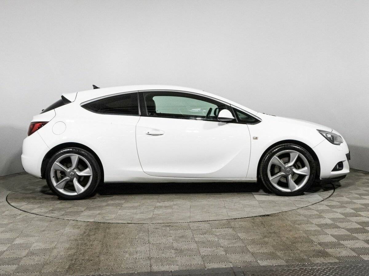 Opel Astra GTC, 2013 - фото №4